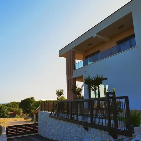 Family Friendly House With A Swimming Pool Kornic, Krk - 25070 Casa de Férias