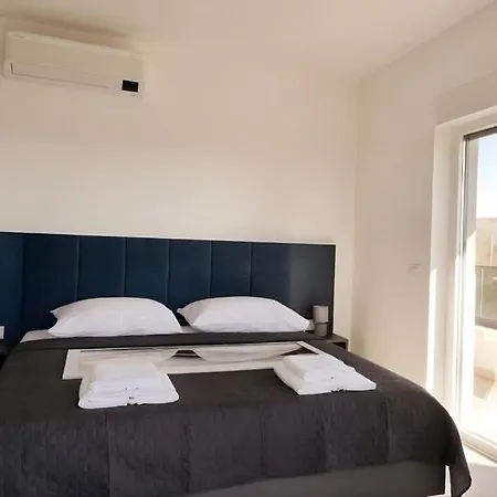 Vakantiehuis Family Friendly House With A Swimming Pool Kornic, Krk - 25070 Kornić